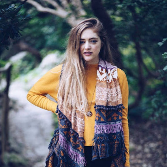 Meet your Posher, Karlie - Picture 1 of 1